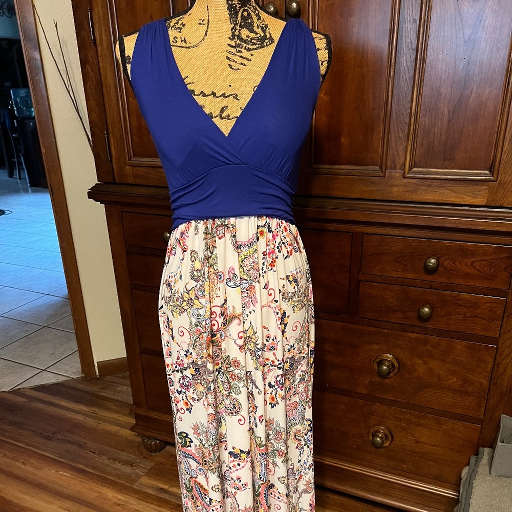 Criss-cross back, maxi dress size M